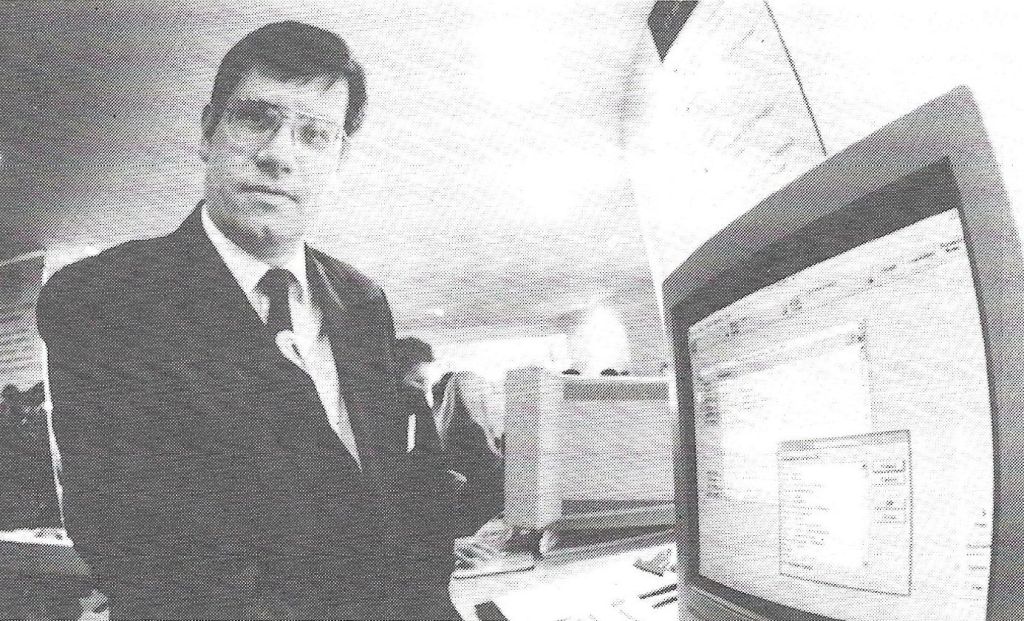 Jerry Roest, (en la foto, frente a una pantalla de su nuevo servicio Discovery, que usa Windows), director de la división de productos online del grupo Extel de Financial Times, también opina que habrá un gran conflicto de precios.
