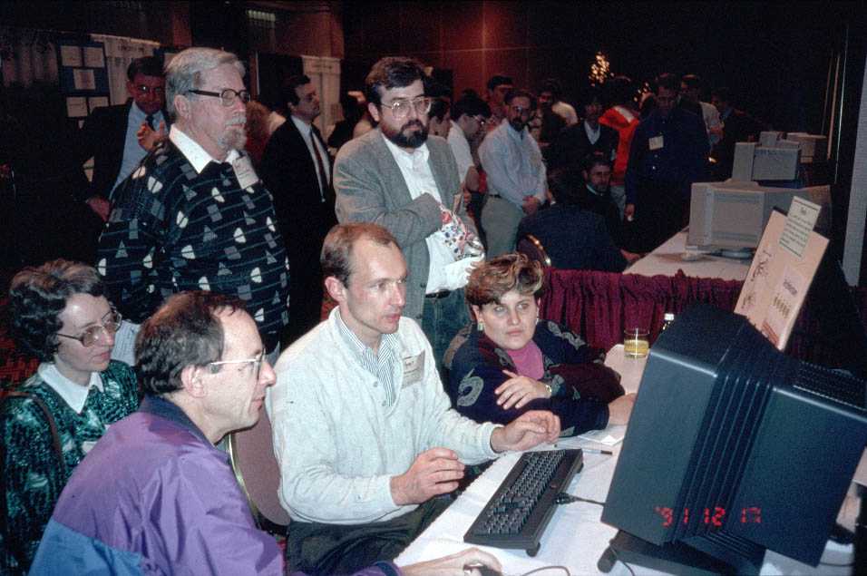 Tim Berners-Lee hace una demostración de la WWW en el CERN, 17 de diciembre de 1991