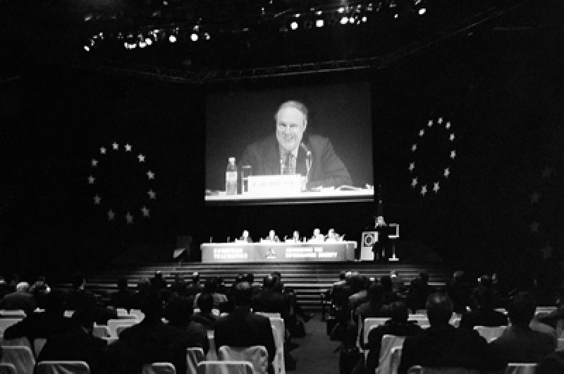 la intervención de Frans de Bruïne director de la DGXIII/E
